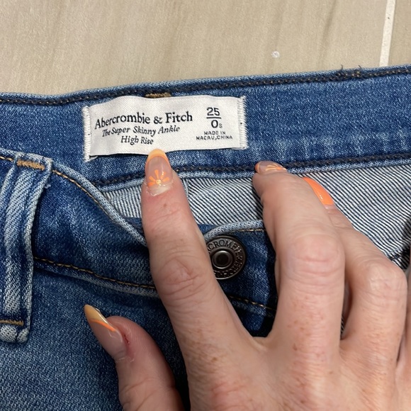 Abercrombie and Fitch Super Skinny Ankle High Rise - 25/0 SHORT - Picture 4 of 7